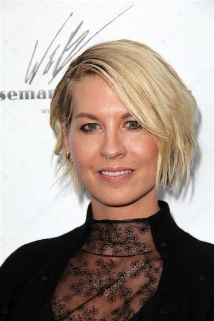 The Enduring Talent Of Jenna Elfman: A Hollywood Icon