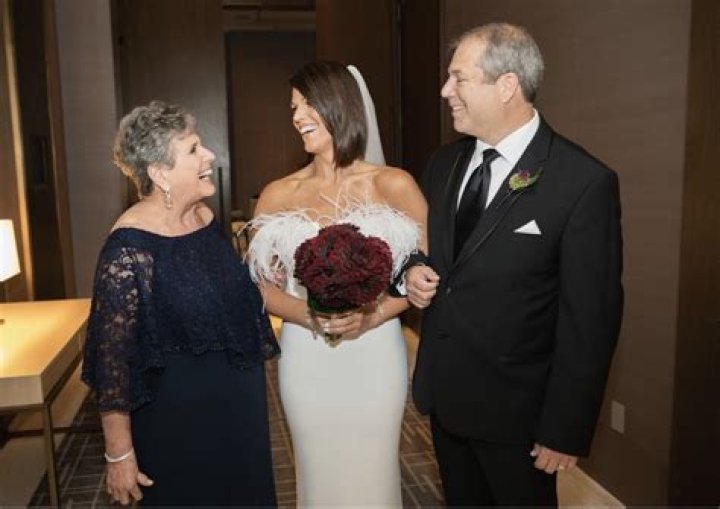 CBS: Dana Jacobson Husband Sean Grande Is She Really Married? Everything About The Morning Host